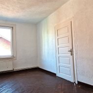 Mieszkanie z ogrodem, 3 pokoje, do remontu