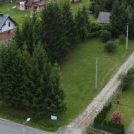Działka z drewnianym domem w Falejówce 