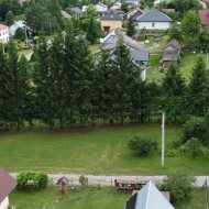 Działka z drewnianym domem w Falejówce 
