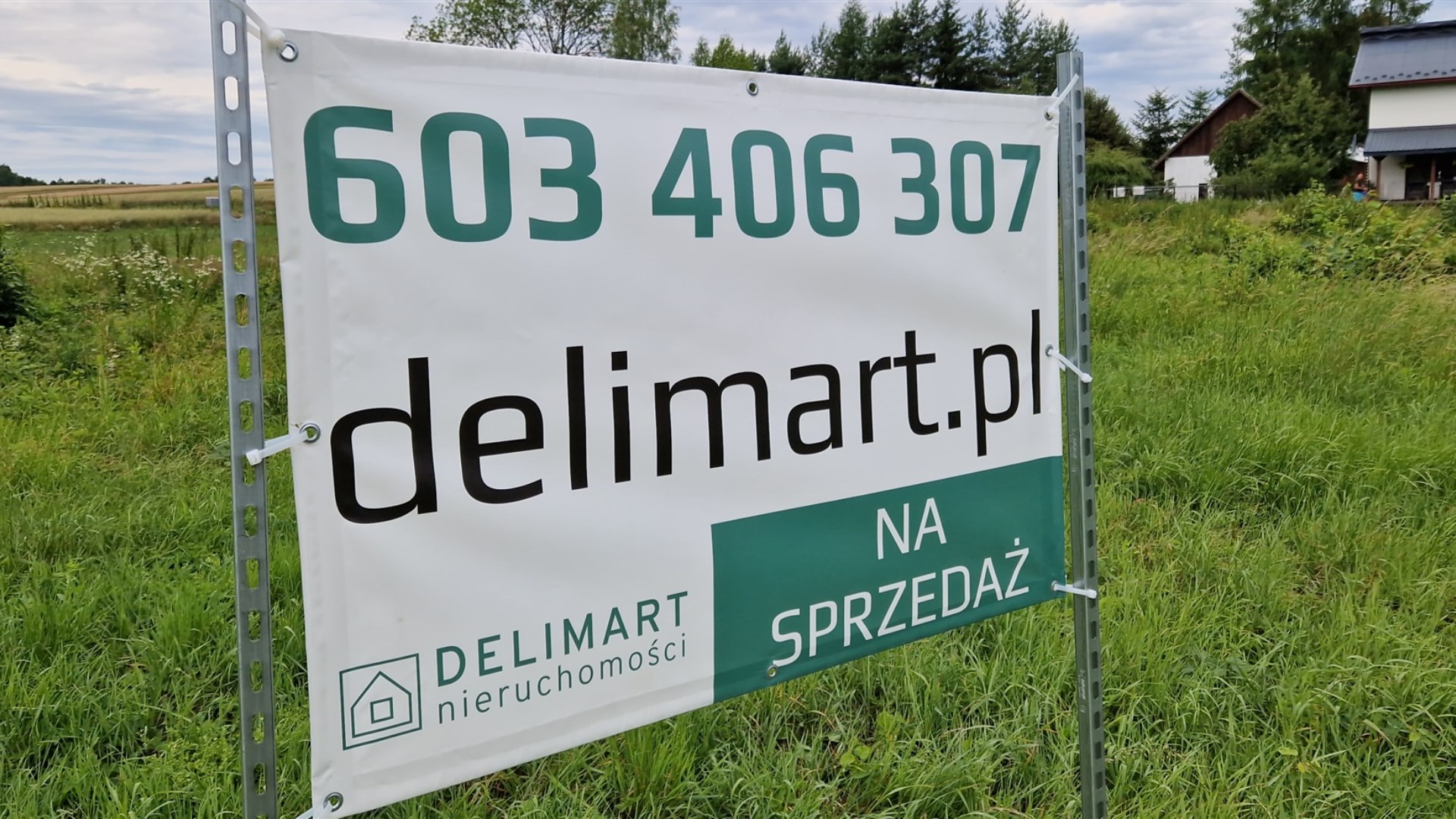 Działka w spokojnej okolicy w miejscowości Lalin
