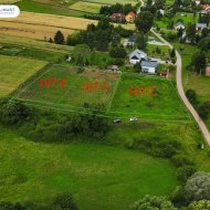 Działka w spokojnej okolicy w miejscowości Lalin