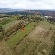 Działka z potencjałem inwestycyjnym obok winnicy  