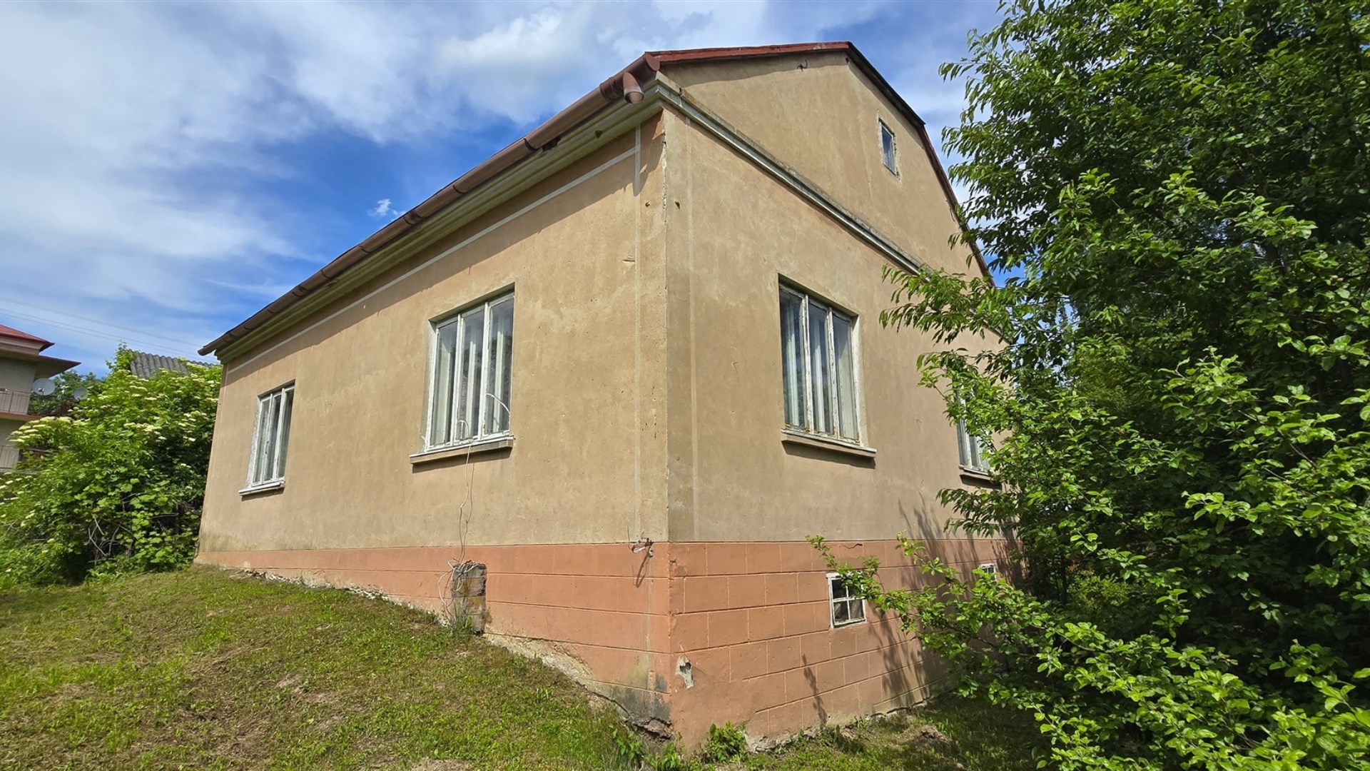 Atrakcyjny dom na działce 10,87 ar, Strachocina