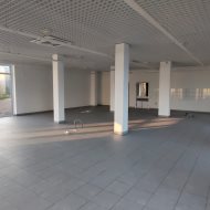 Lokal handlowo - usługowy przy drodze krajowej